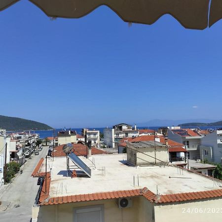 Annashouse Apartment Néa Péramos Bagian luar foto